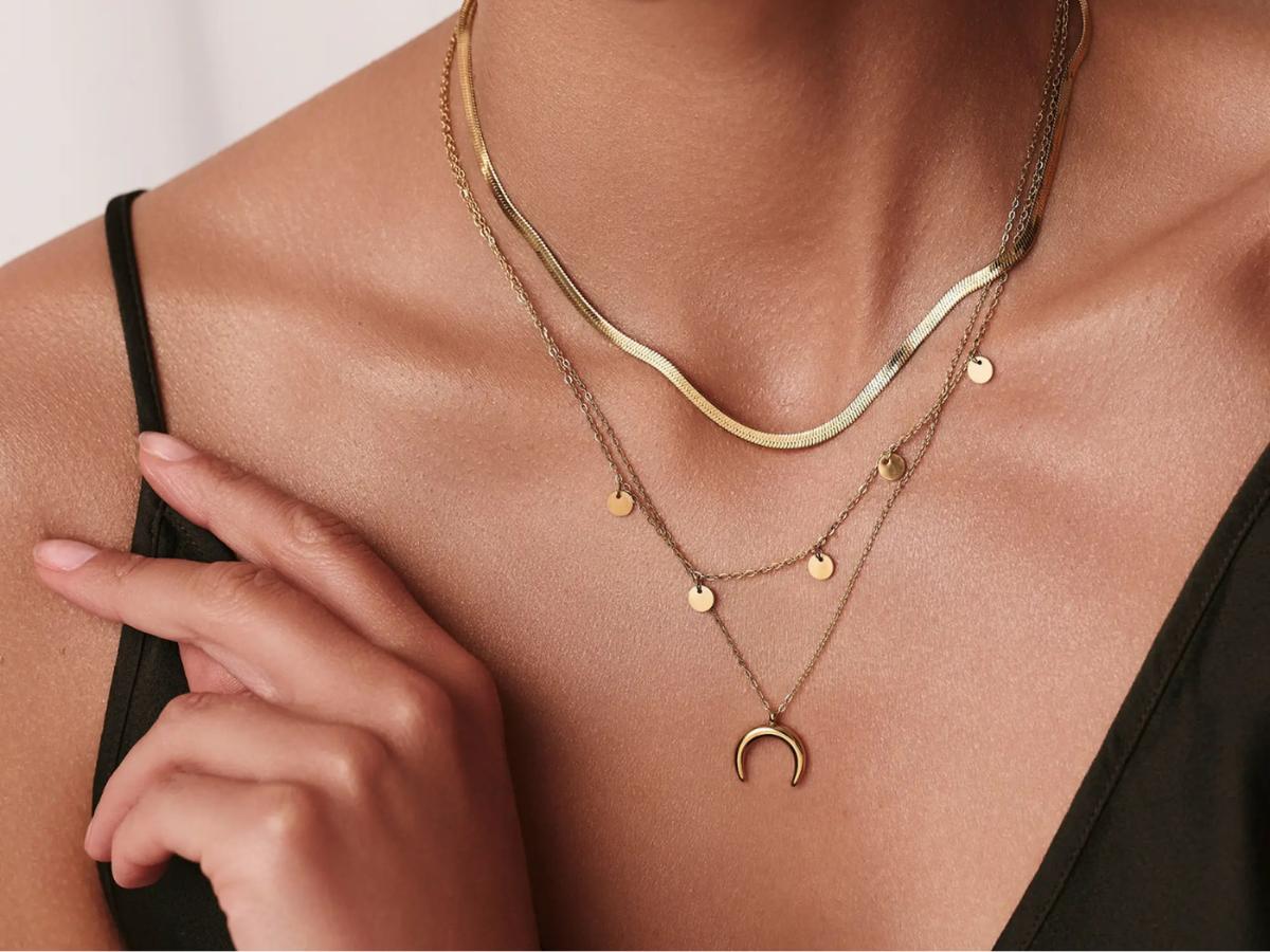 Layered gold necklaces for Jewellery Trends 2026