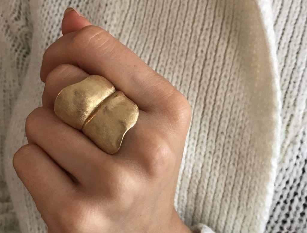 Chunky gold rings and sculptural jewellery trends 2026
