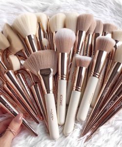 TOOLS & BRUSHES